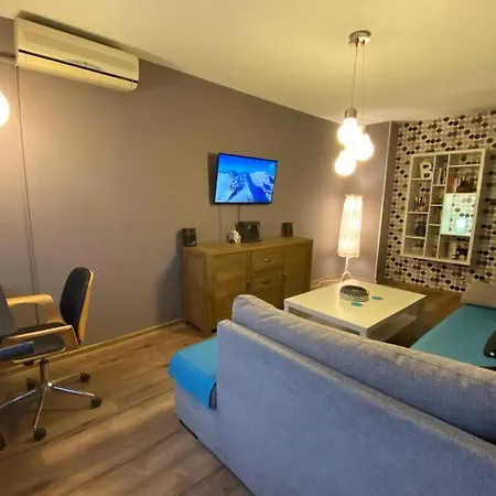 Charming Luxurious - Wide Center